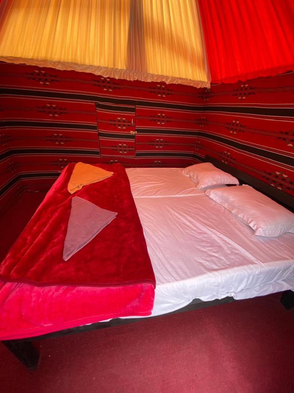 Wadi Rum Bedouin City Camp & Tours Экстерьер фото