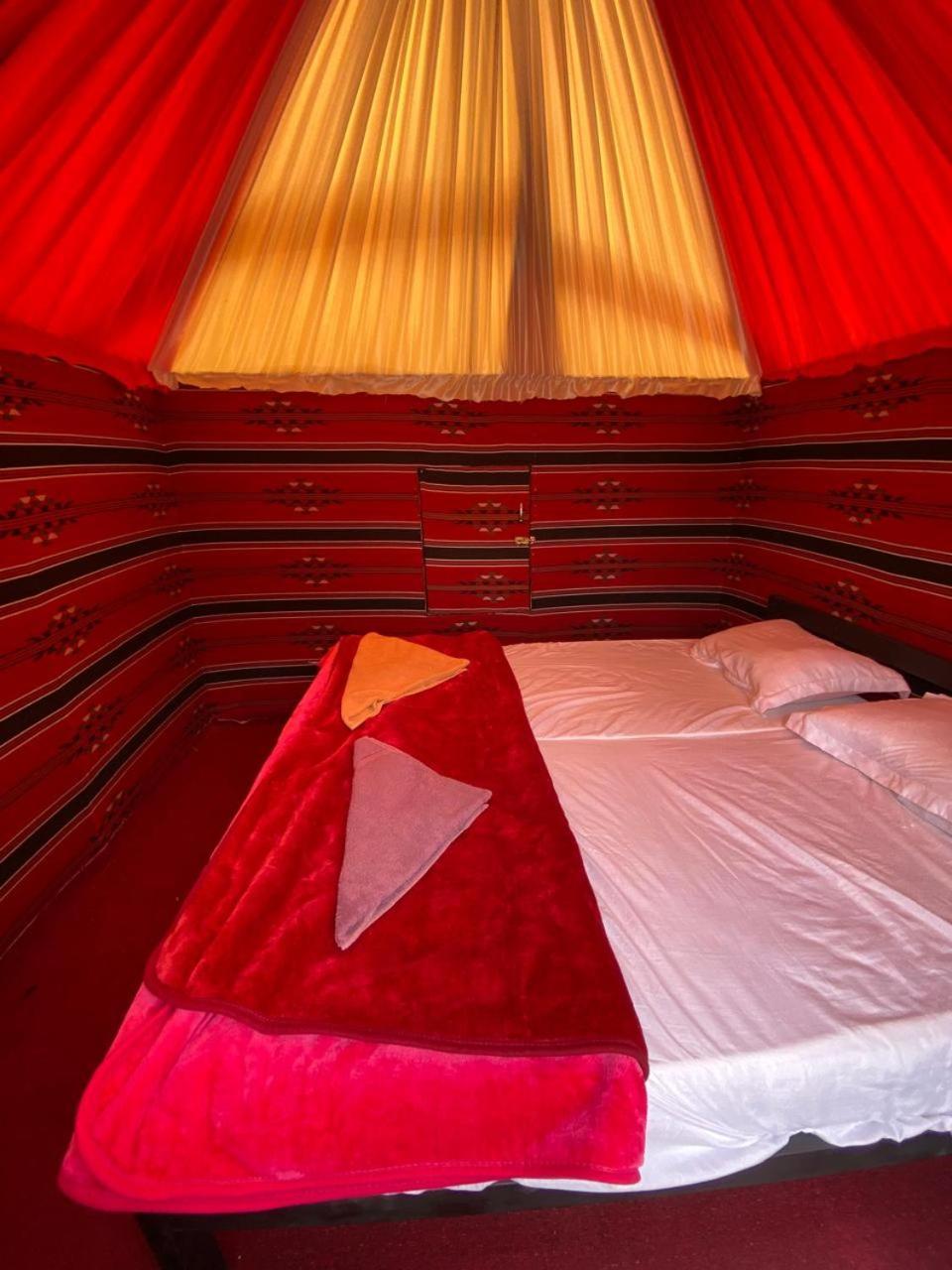 Wadi Rum Bedouin City Camp & Tours Экстерьер фото